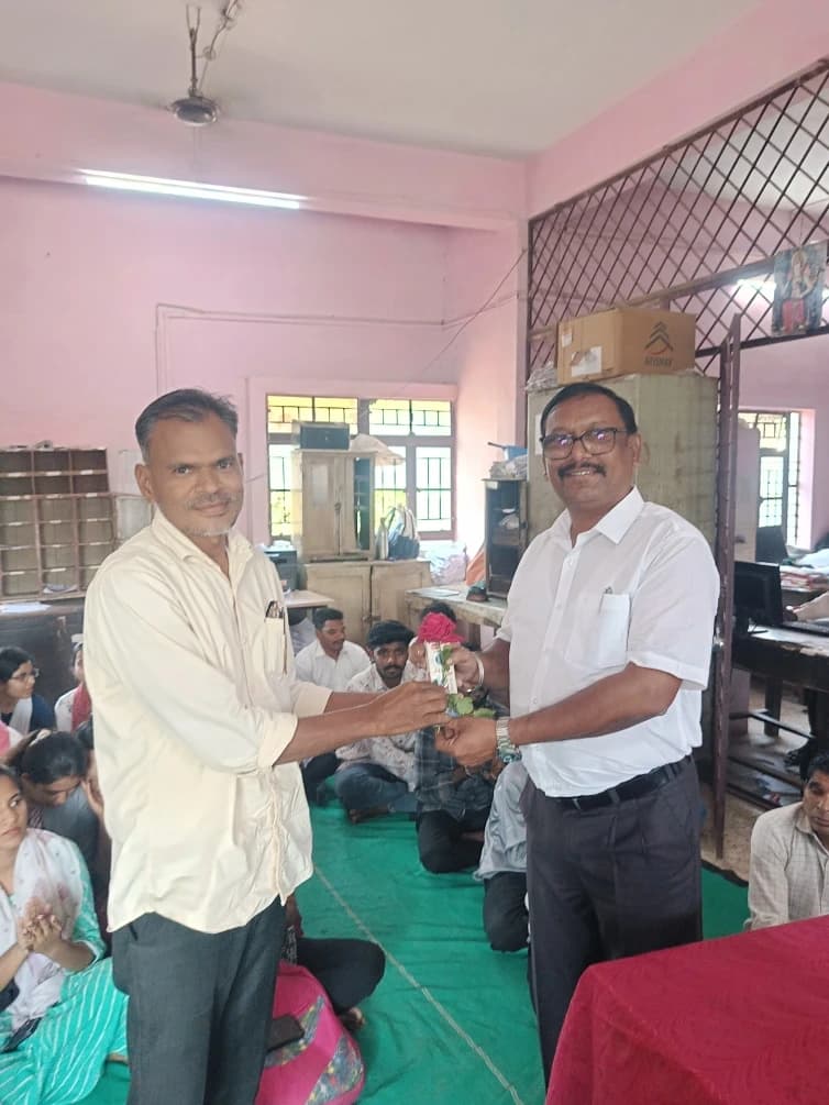 ग्रामीण डाक जीवन विमा योजनेतील उत्कृष्ट कामगिरीबद्दल तानसिंग बारेला यांचा गौरव