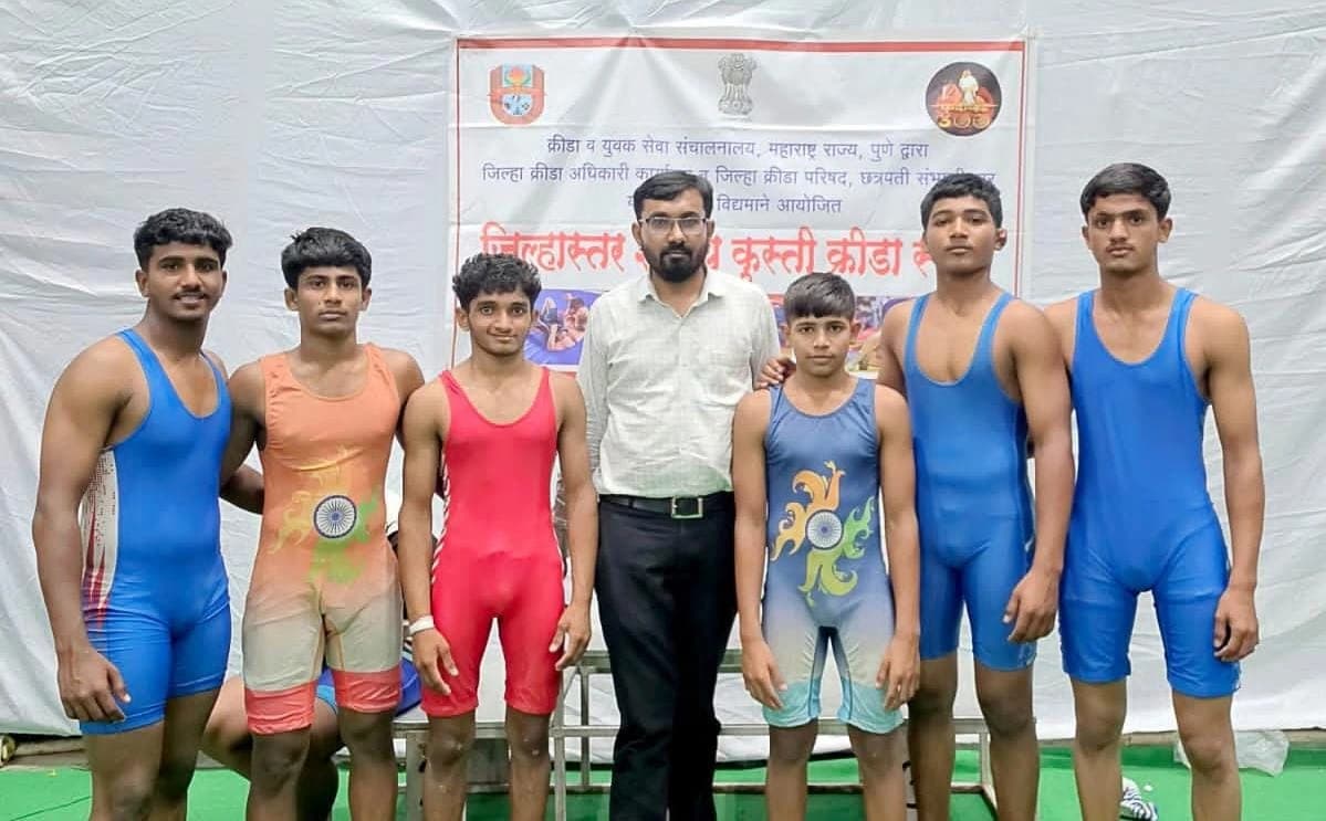 जिल्हास्तरीय कुस्ती स्पर्धेत स्व. गुरुबक्षसिंग साबरवाल विद्यालयाचा सुवर्ण षटकार
