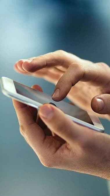 स्मार्टफोनचे व्यसन: एकाकीपण आणि नैराश्य वाढवणारा घटक