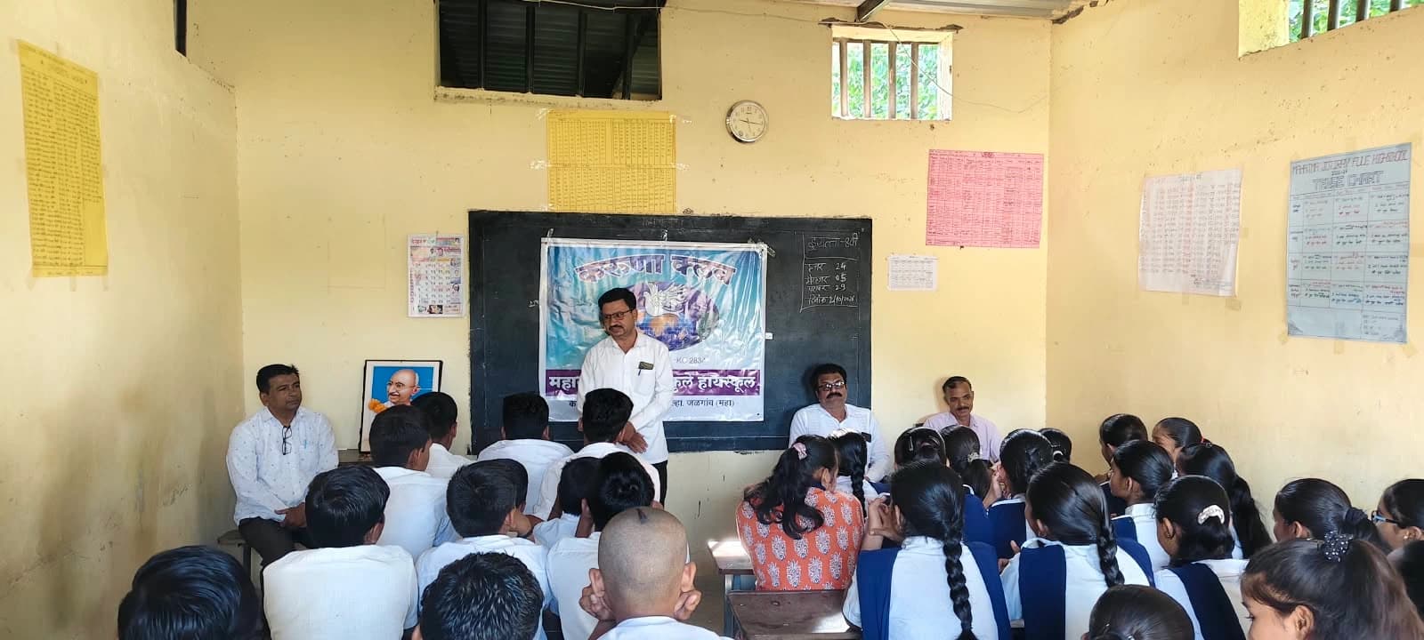 महात्मा फुले हायस्कूलमध्ये अहिंसा, पर्यावरण संवर्धन आणि वन्यजीव संरक्षणाबाबत जनजागृतीसाठी विशेष सप्ताहाचे आयोजन